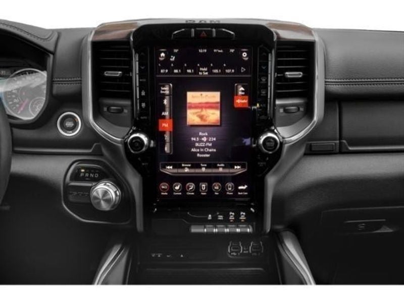 2020 RAM 1500 Laramie Crew Cab 4x4 5'7' Box