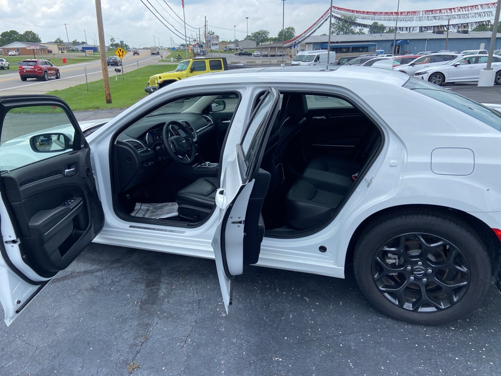2023 Chrysler 300 Touring L AWD