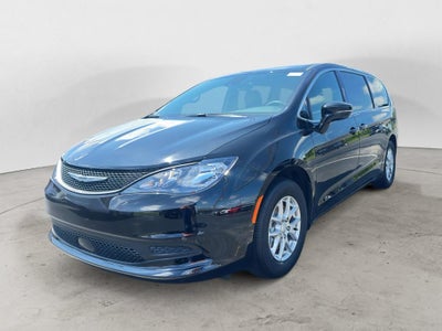 2025 Chrysler Voyager LX