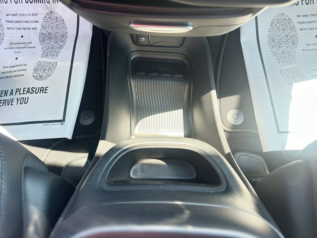 2025 Chrysler Voyager LX