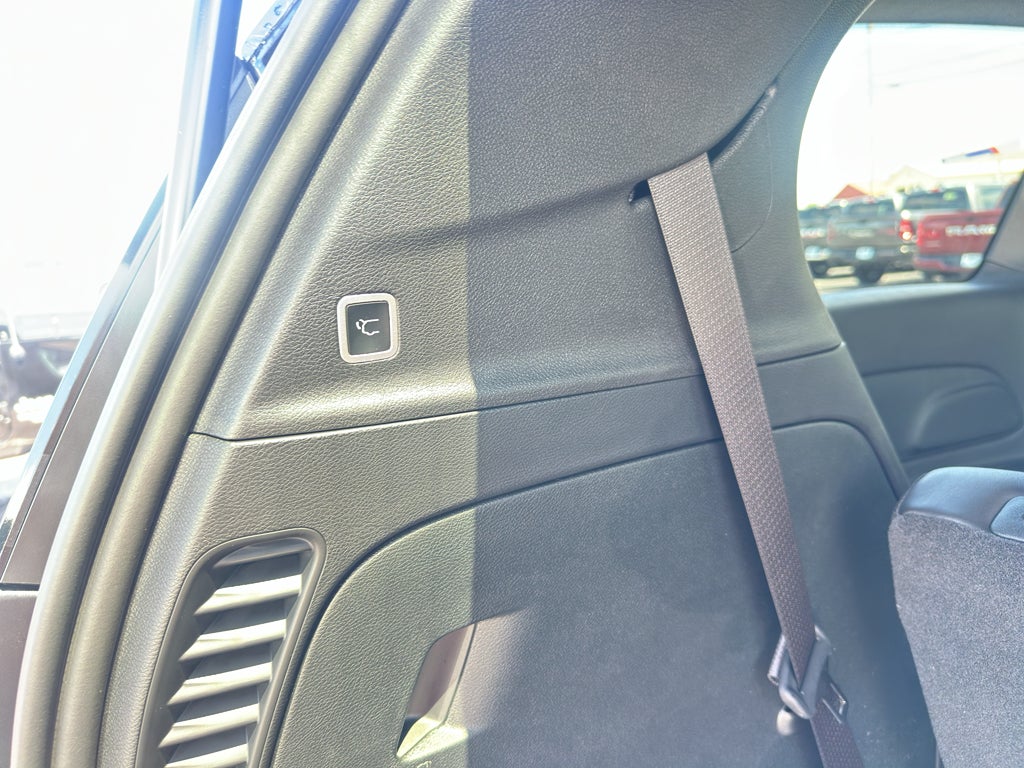 2025 Chrysler Voyager LX