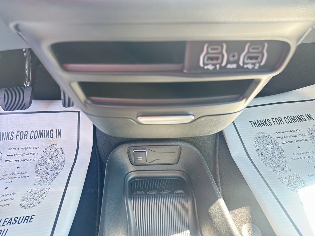 2025 Chrysler Voyager LX