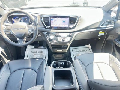 2025 Chrysler Voyager LX