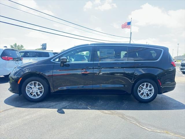 2025 Chrysler Voyager LX