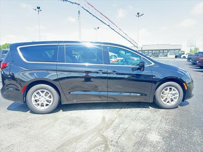 2025 Chrysler Voyager LX