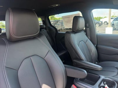 2025 Chrysler Voyager LX