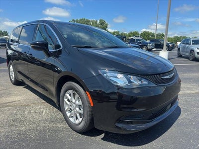 2025 Chrysler Voyager LX