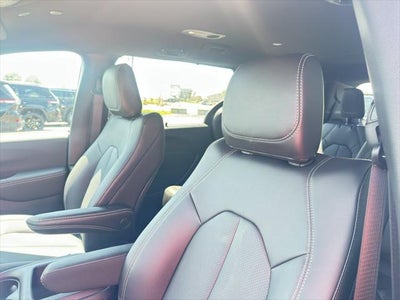 2025 Chrysler Voyager LX