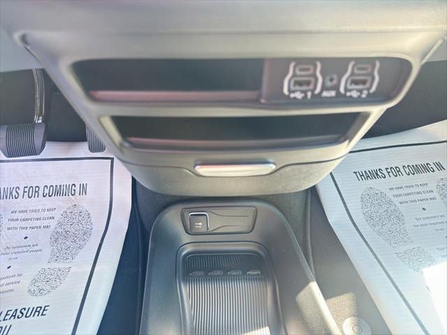 2025 Chrysler Voyager LX