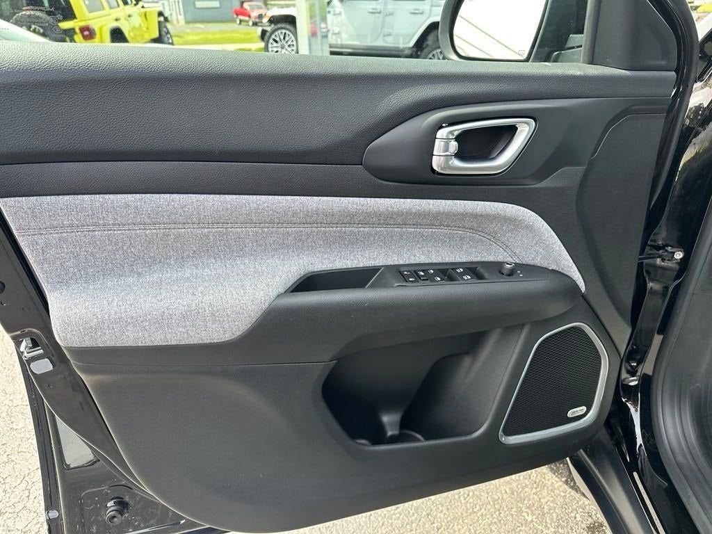 2024 Jeep Compass Latitude Lux FWD