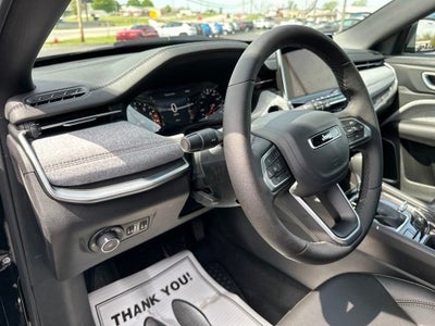 2024 Jeep Compass Latitude Lux FWD