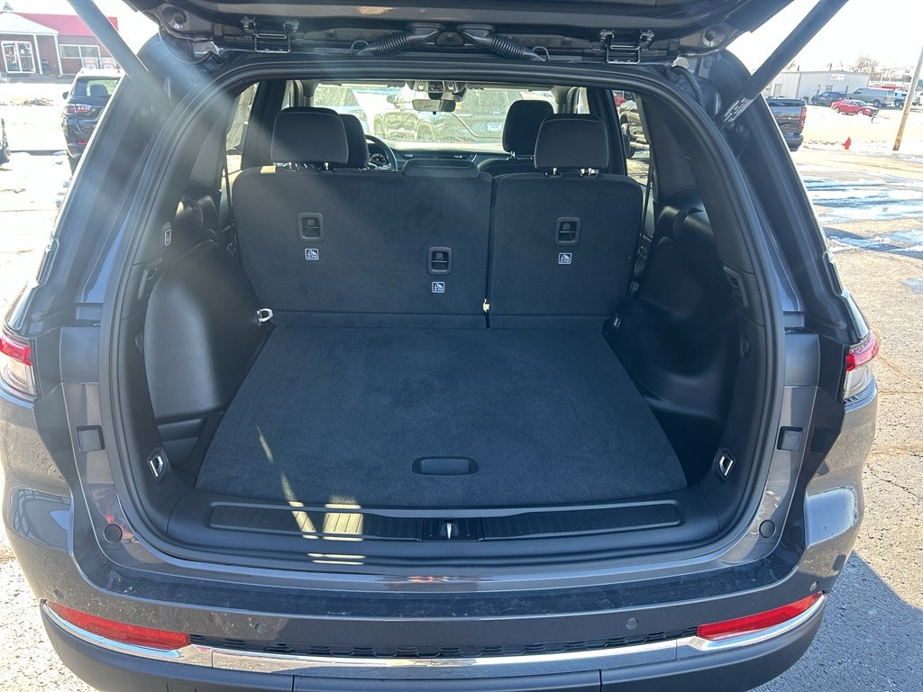 2025 Jeep Grand Cherokee GRAND CHEROKEE LAREDO X 4X4