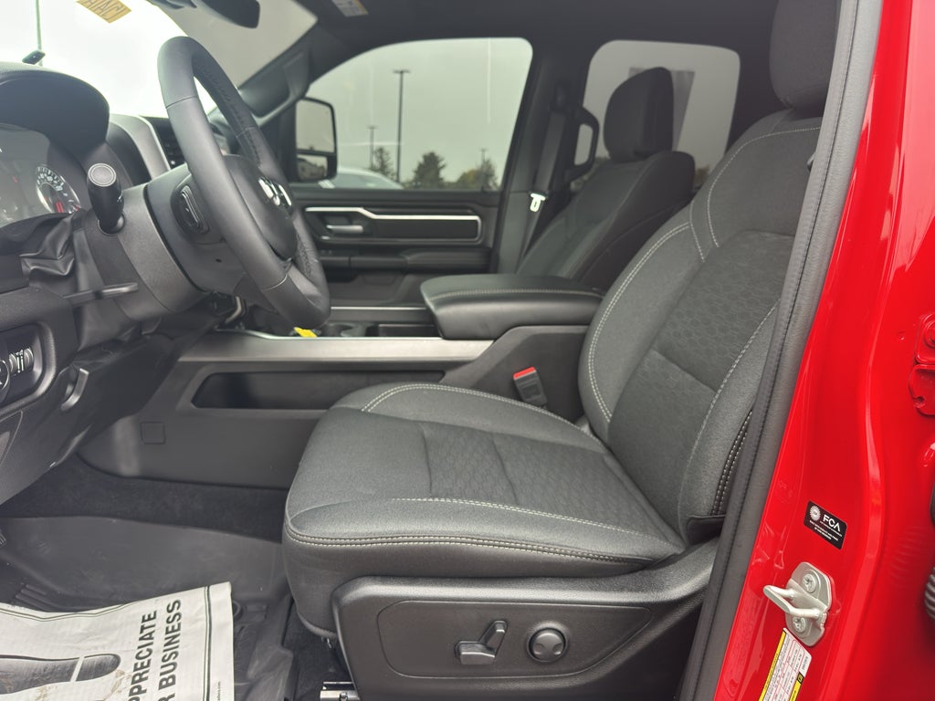 2025 RAM 1500 Big Horn Crew Cab 4x4 6'4' Box