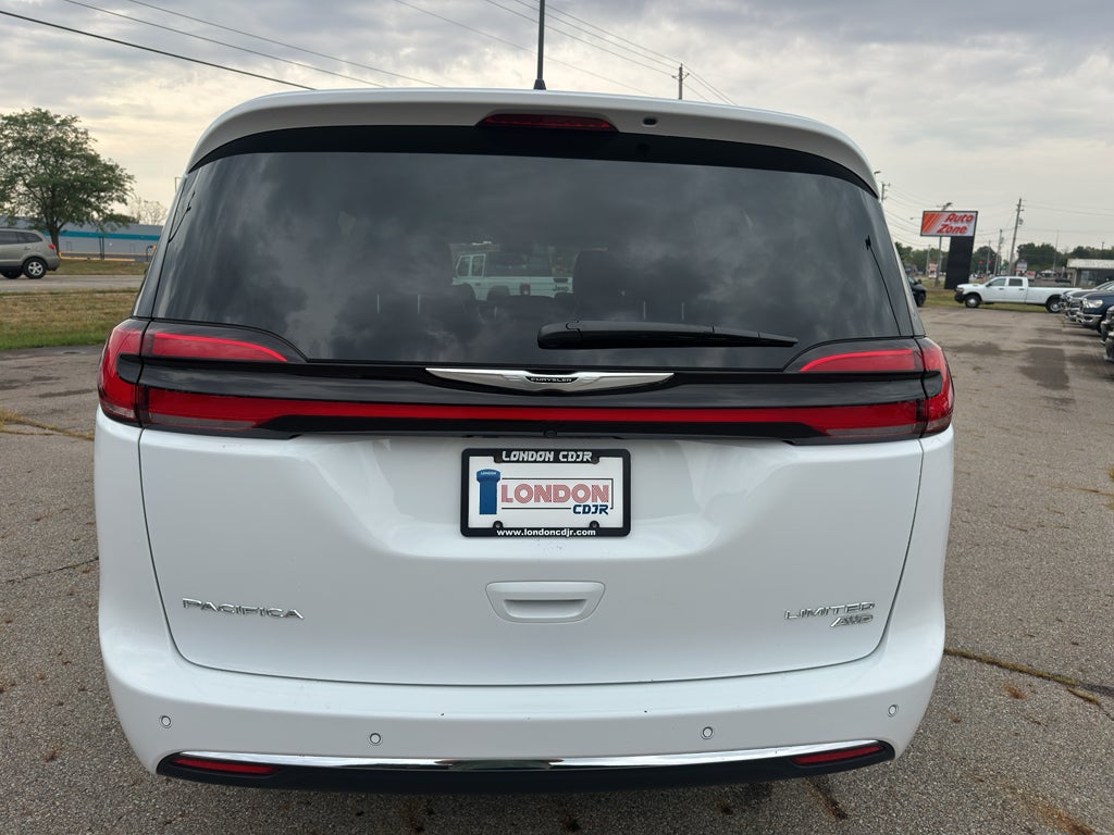 2024 Chrysler Pacifica Limited AWD