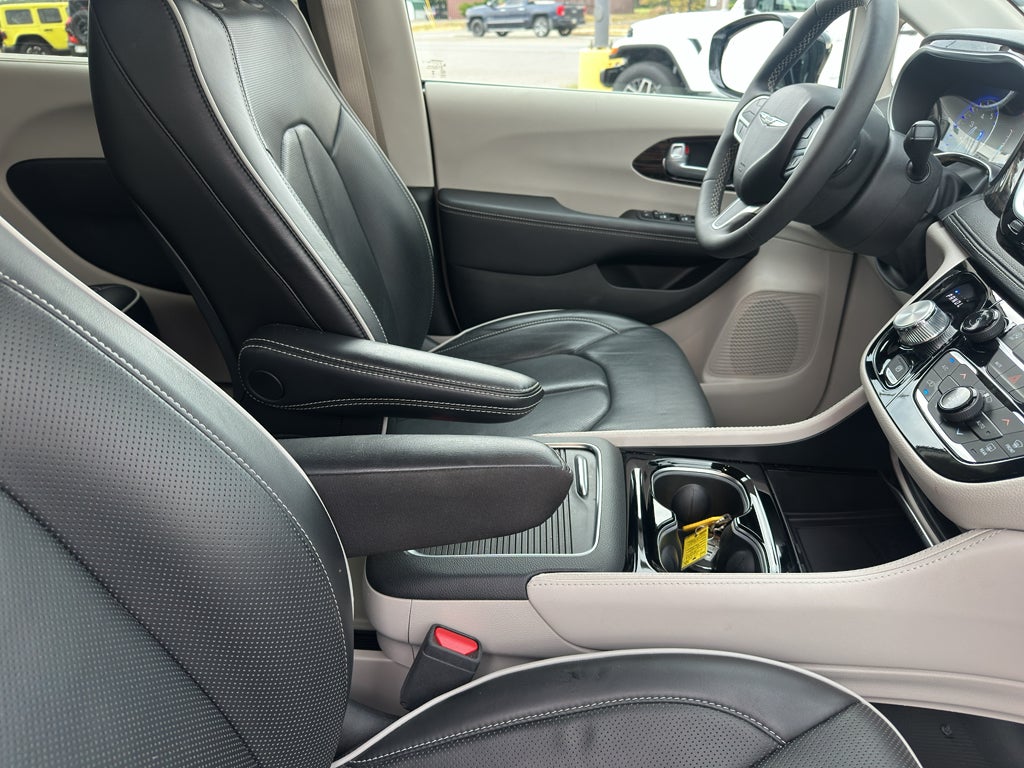 2024 Chrysler Pacifica Limited AWD