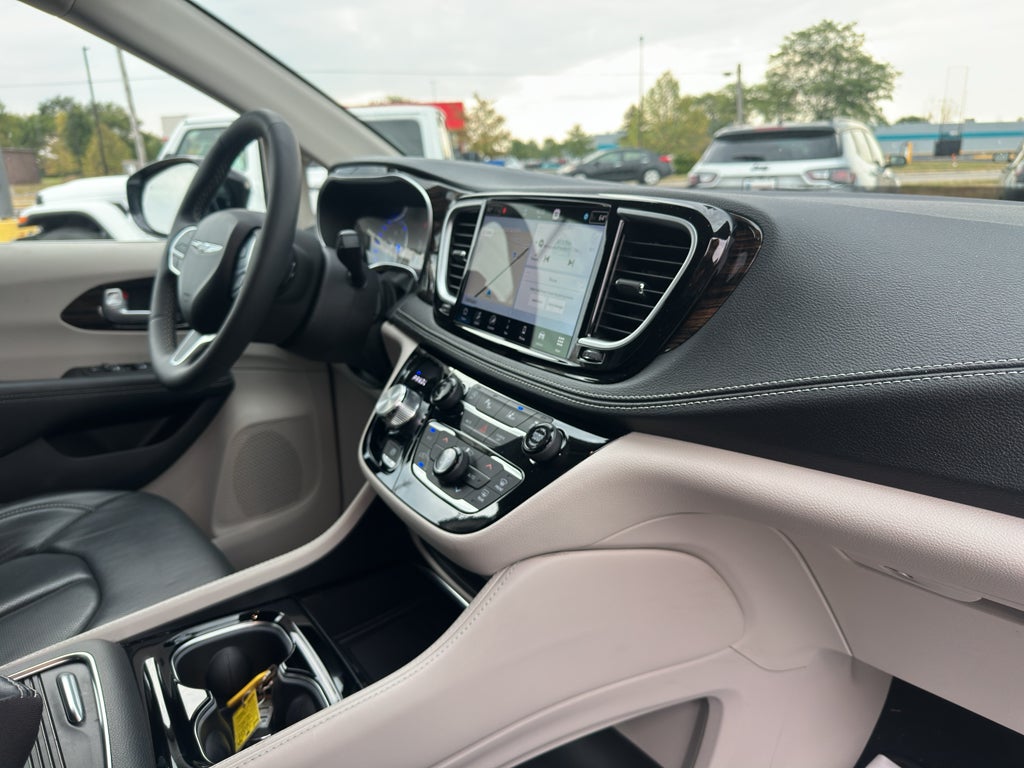 2024 Chrysler Pacifica Limited AWD