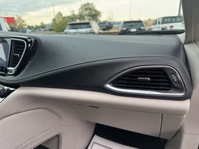 2024 Chrysler Pacifica Limited AWD