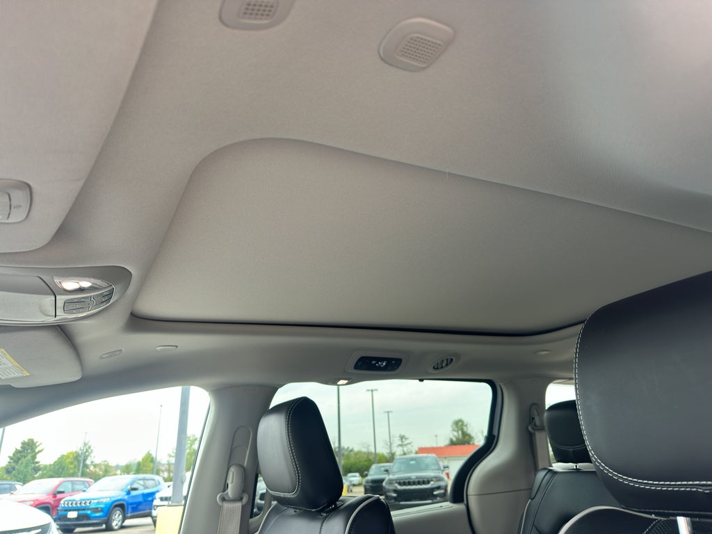 2024 Chrysler Pacifica Limited AWD