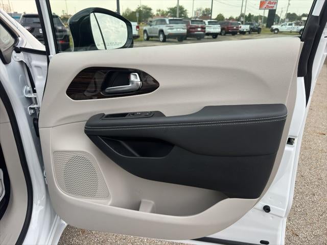 2024 Chrysler Pacifica Limited AWD