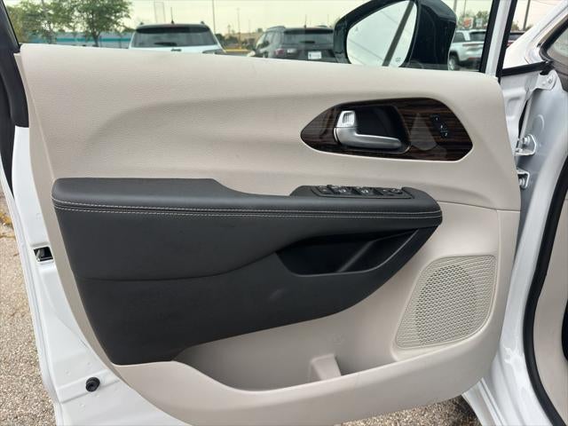 2024 Chrysler Pacifica Limited AWD