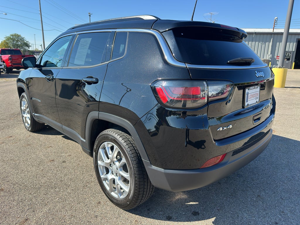 2023 Jeep Compass Latitude Lux FWD