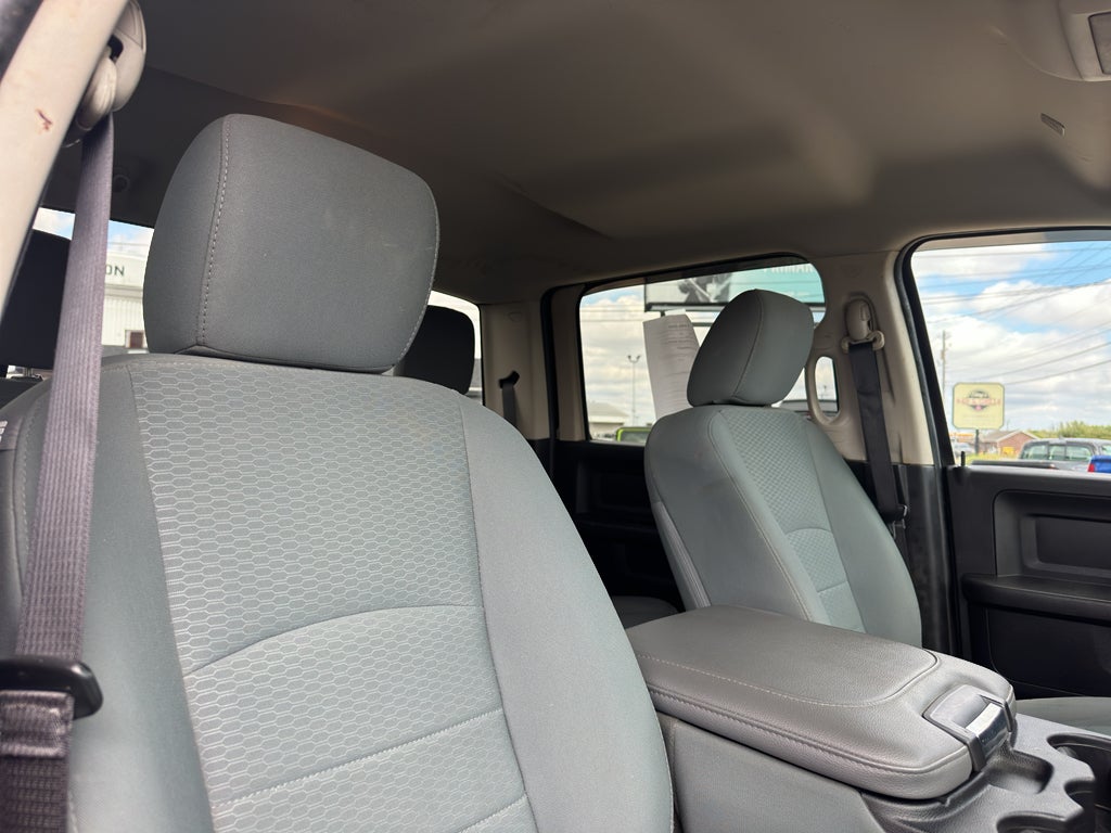 2017 RAM 3500 Tradesman Crew Cab 4x4 6'4' Box