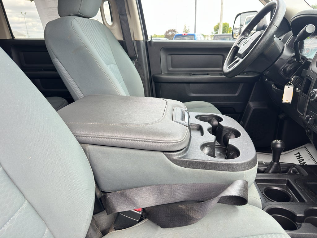 2017 RAM 3500 Tradesman Crew Cab 4x4 6'4' Box