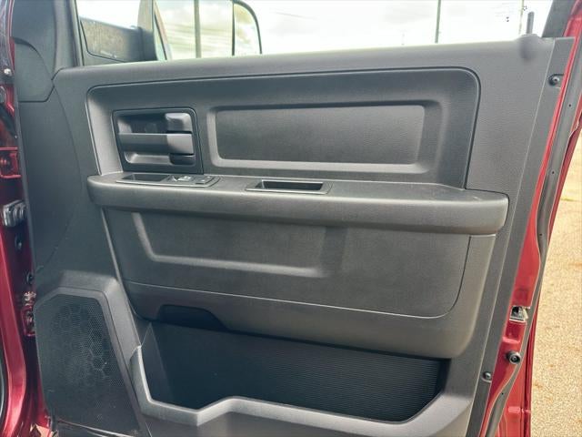 2017 RAM 3500 Tradesman Crew Cab 4x4 6'4' Box